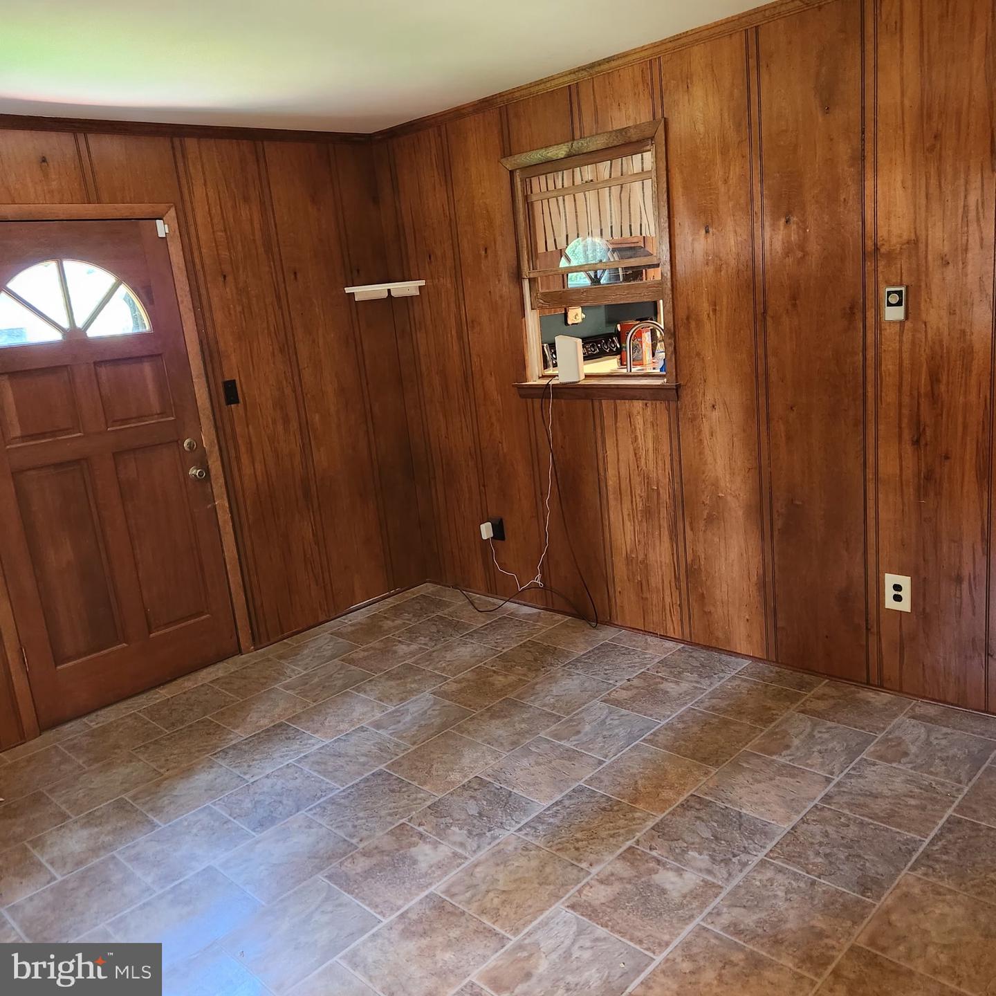 352 Carey Ave Property Photo 8