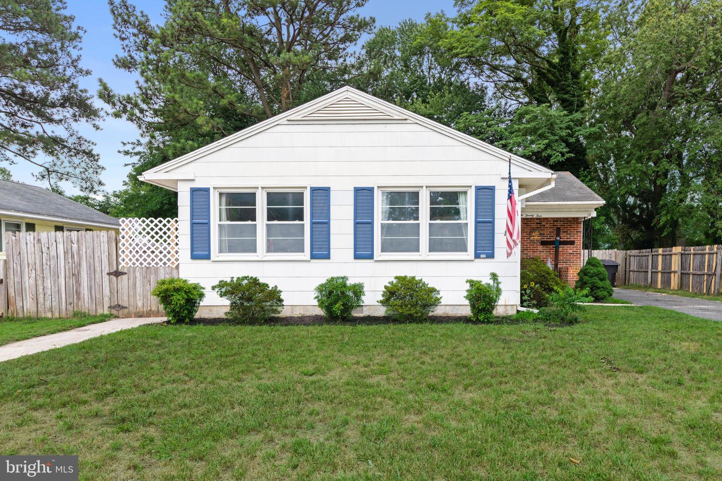 824 SPRINGFIELD CIR