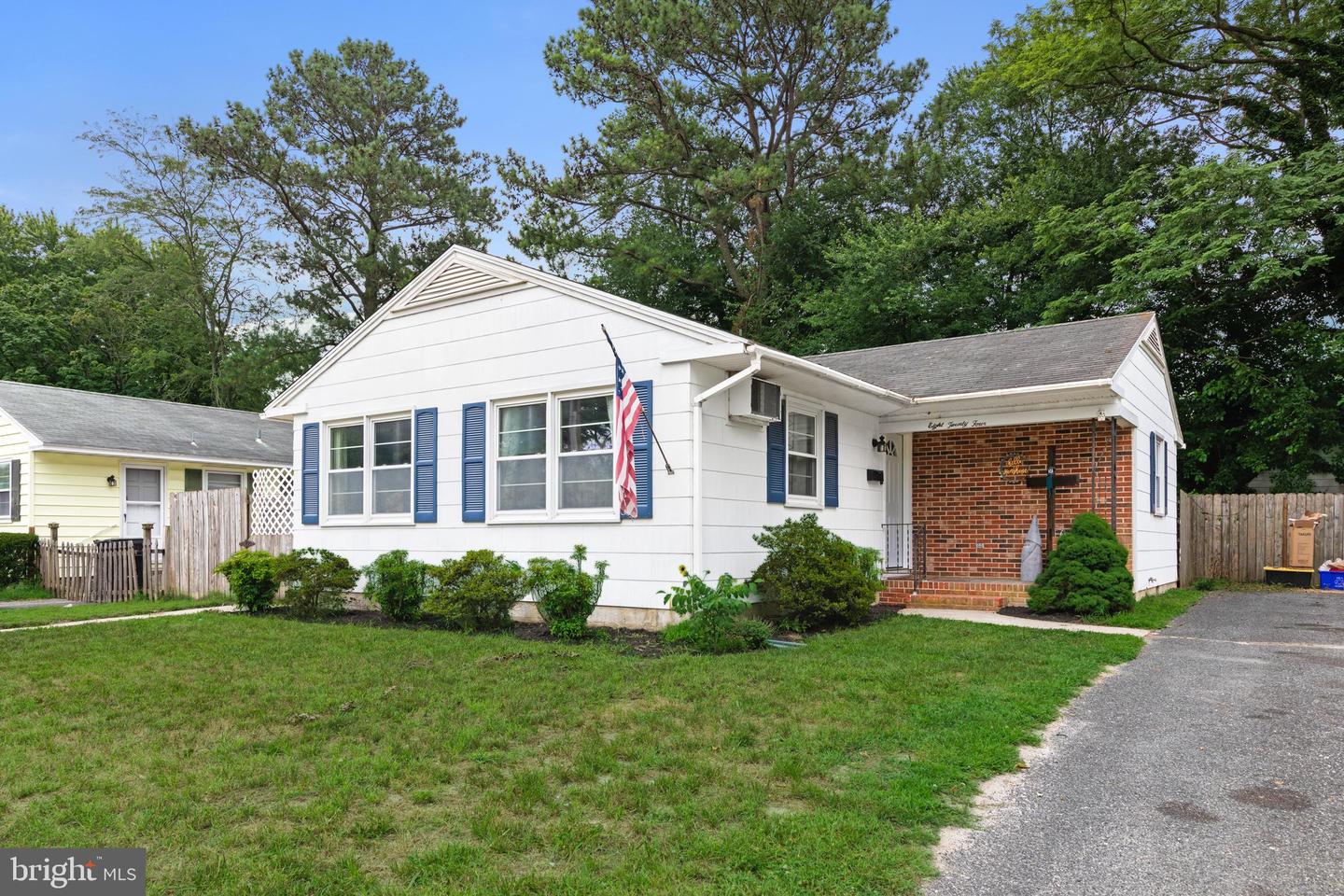 824 Springfield Cir Property Photo 3