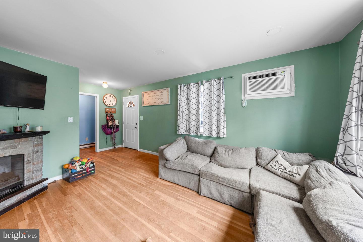 824 Springfield Cir Property Photo 6