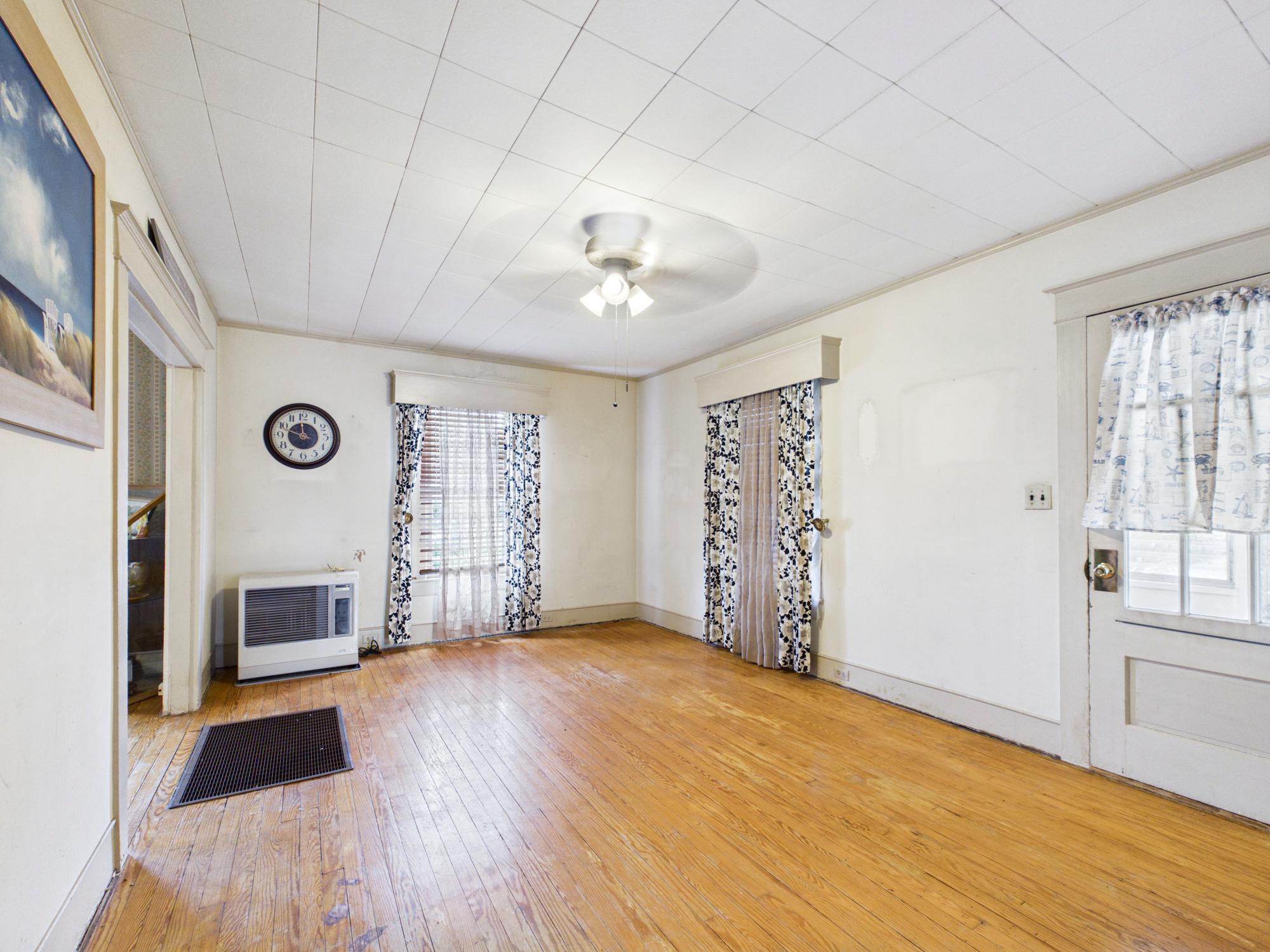 310 Lillian St Property Photo 11