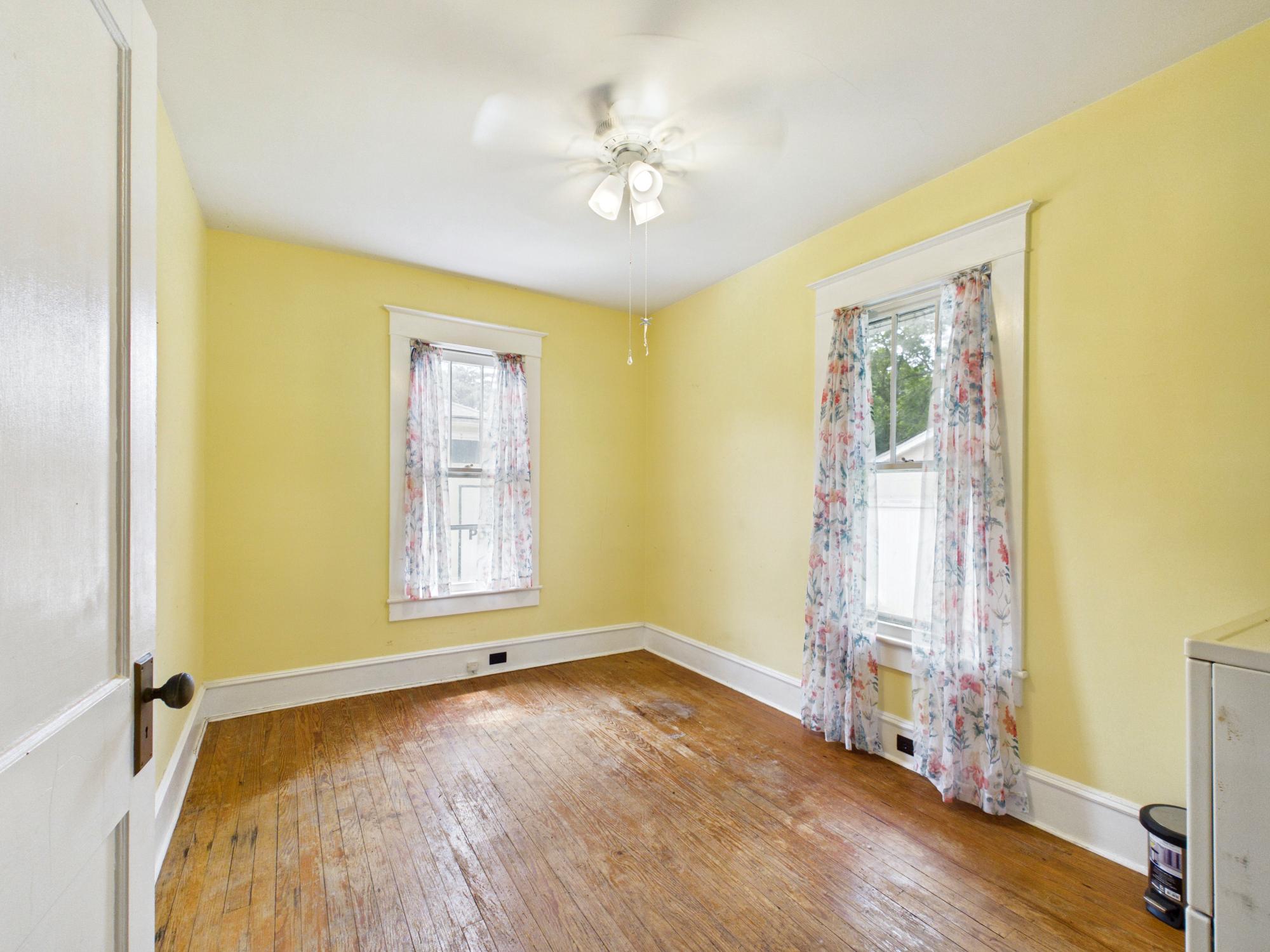 310 Lillian St Property Photo 24