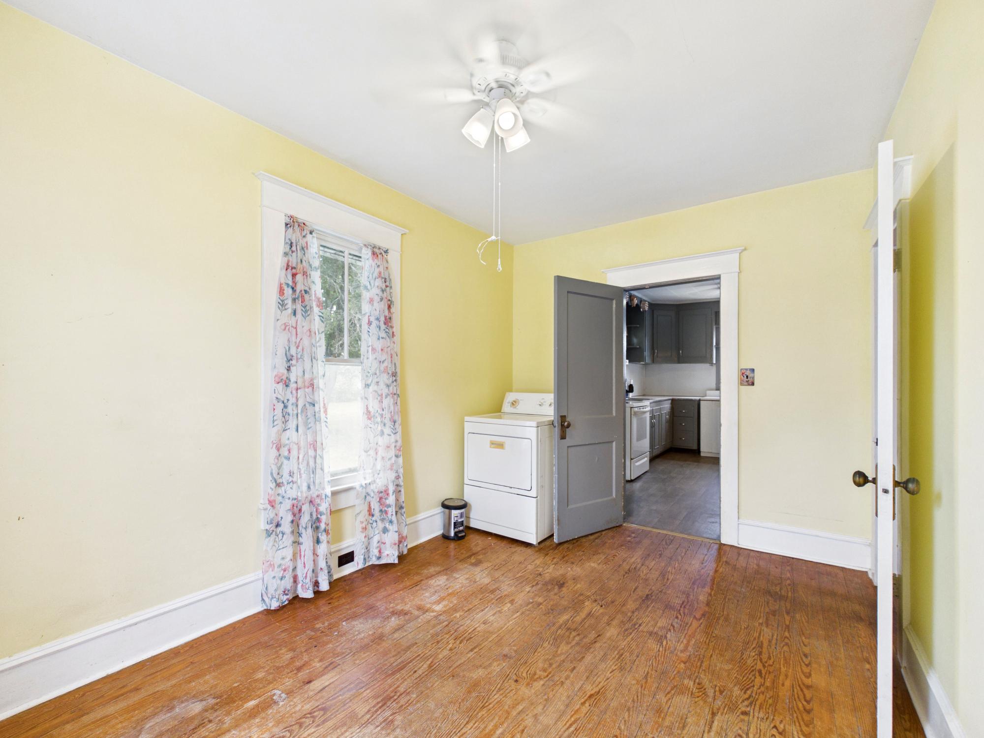 310 Lillian St Property Photo 25