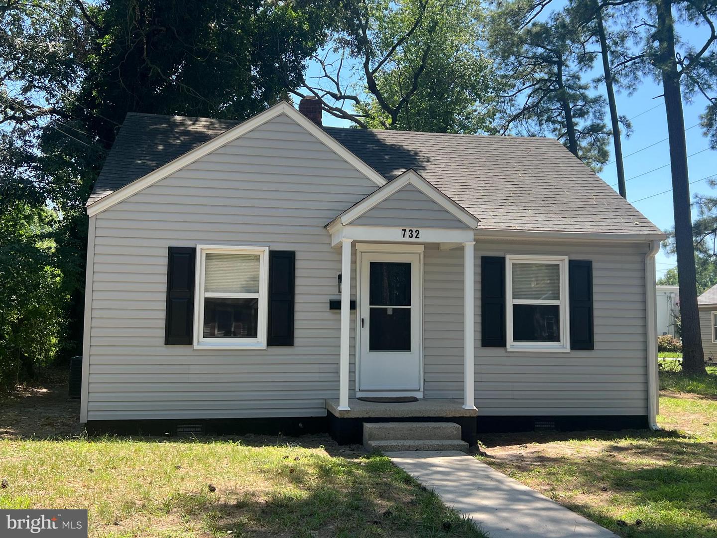 732 Dennis St Property Photo 1