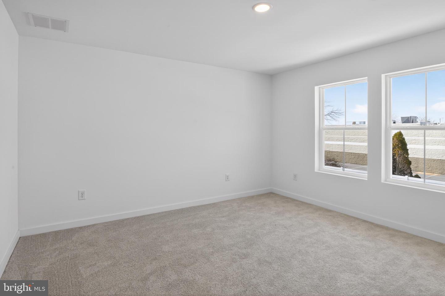302 Clement Loop Property Photo 16