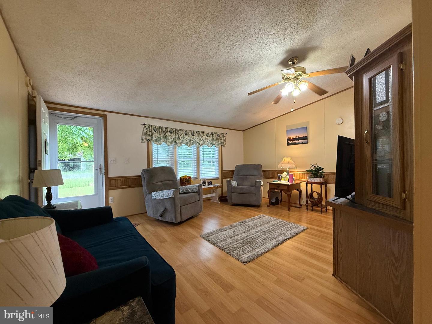 23358 Capitola Rd Property Photo 5