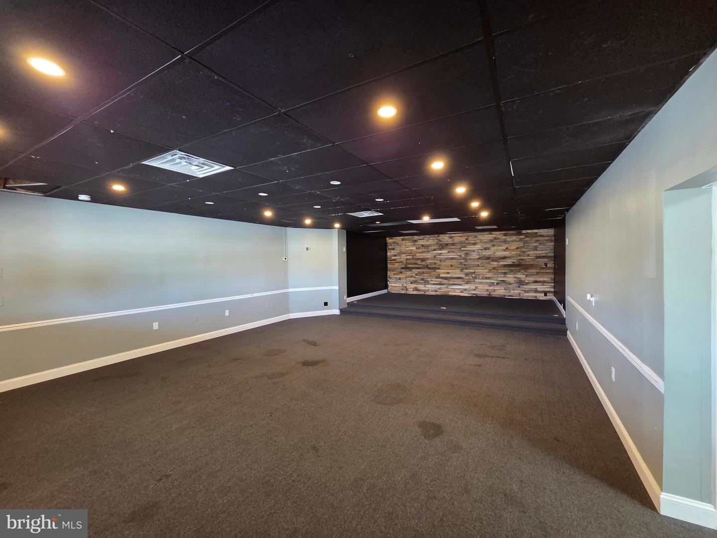 1501 EDGEMORE AVE #D-F Property Photo 1