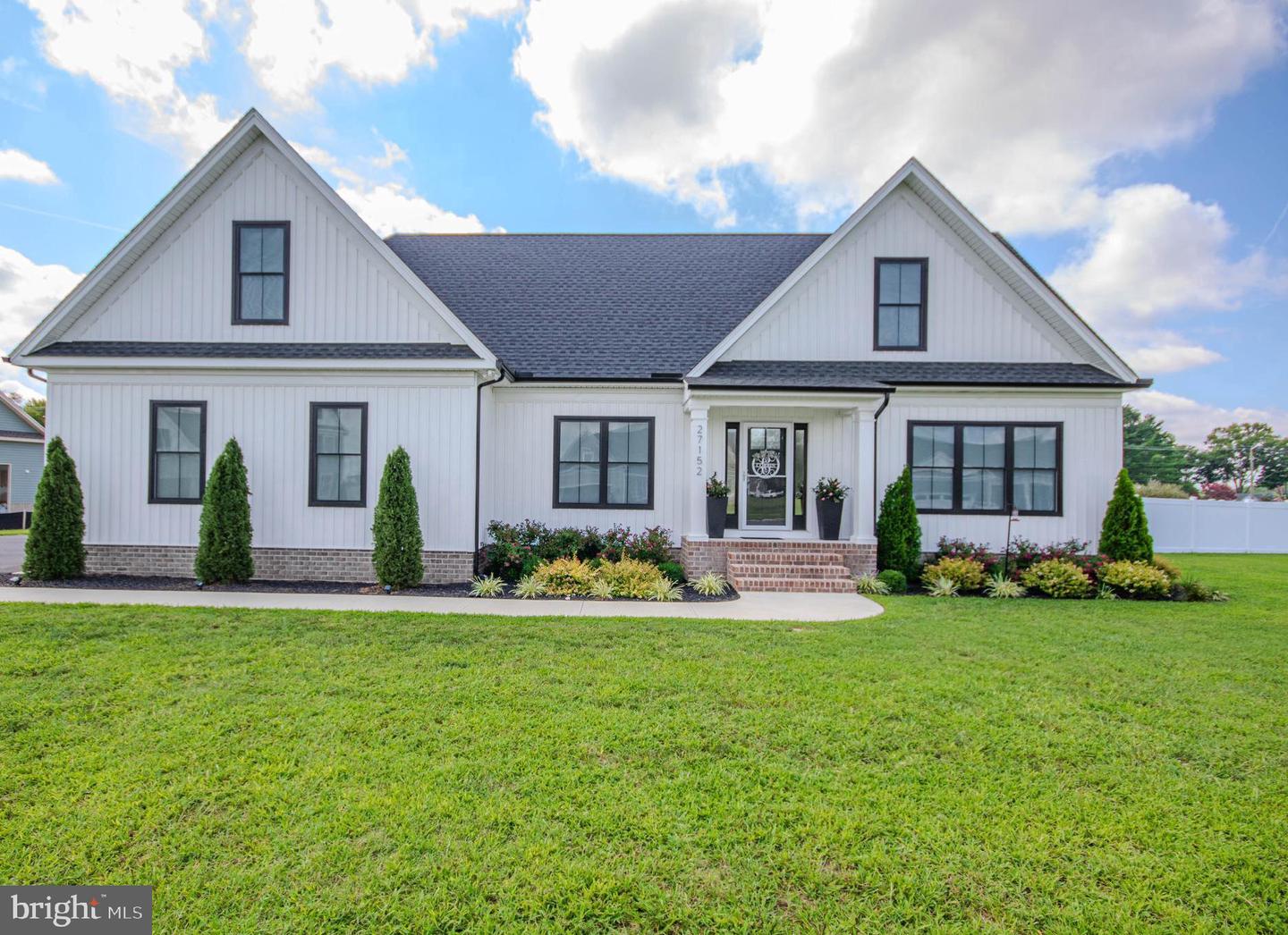 27152 EQUESTRIAN DR