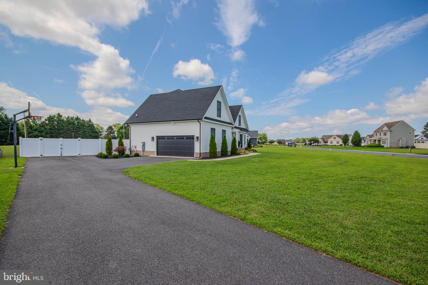 27152 Equestrian Dr Property Photo 4