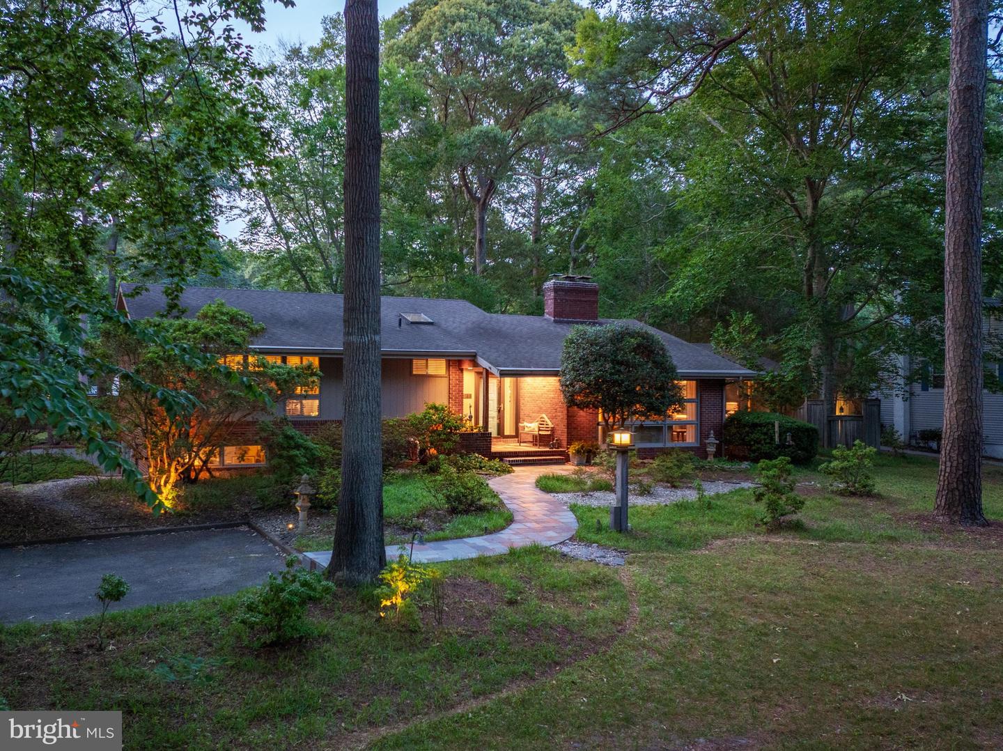 611 TWIN TREE RD Property Photo 1