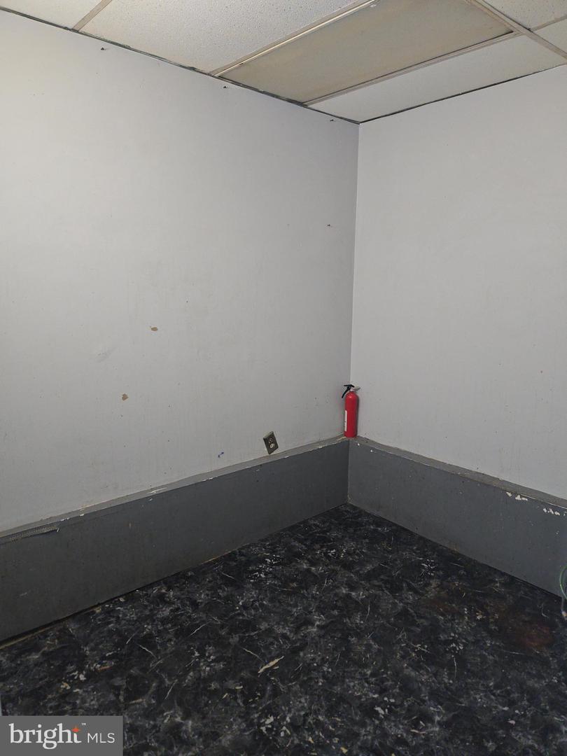 215 Ohio Ave #c Property Photo 5