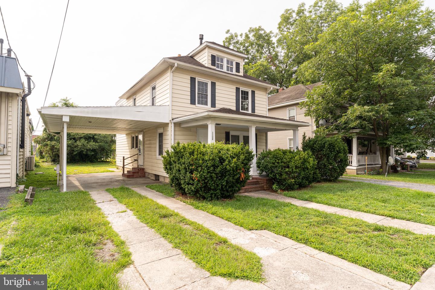 1109 N Division St Property Photo 2