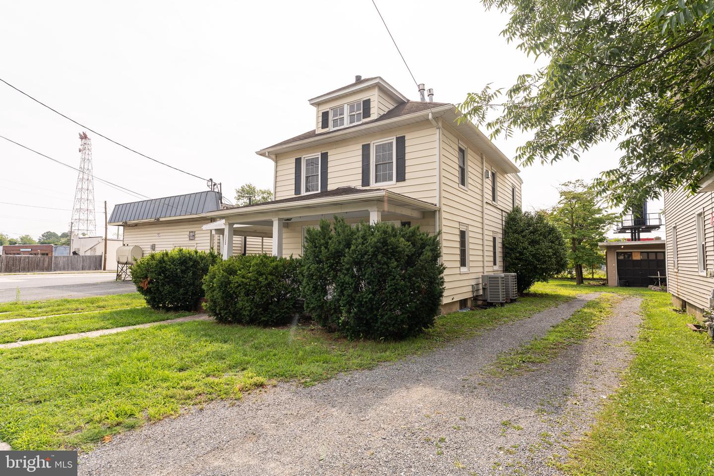 1109 N Division St Property Photo 3