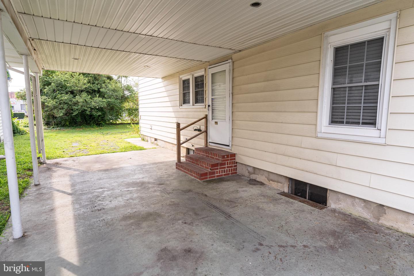 1109 N Division St Property Photo 4