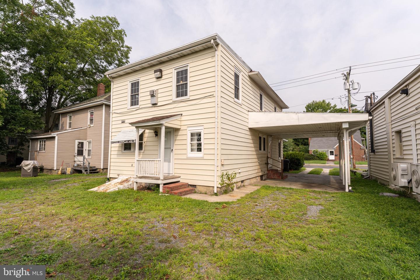 1109 N Division St Property Photo 5