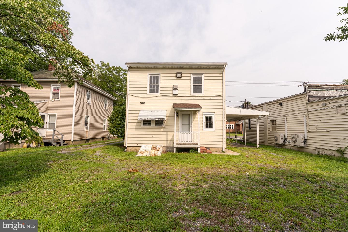 1109 N Division St Property Photo 6