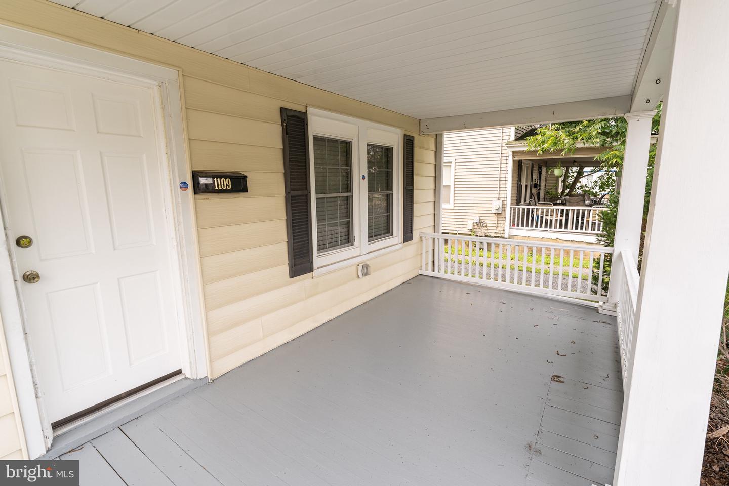 1109 N Division St Property Photo 8