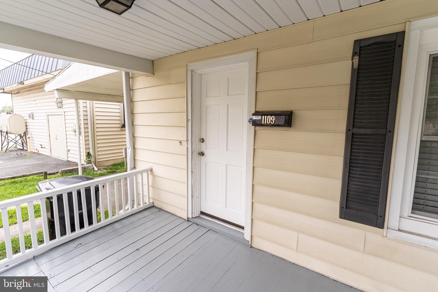 1109 N Division St Property Photo 10