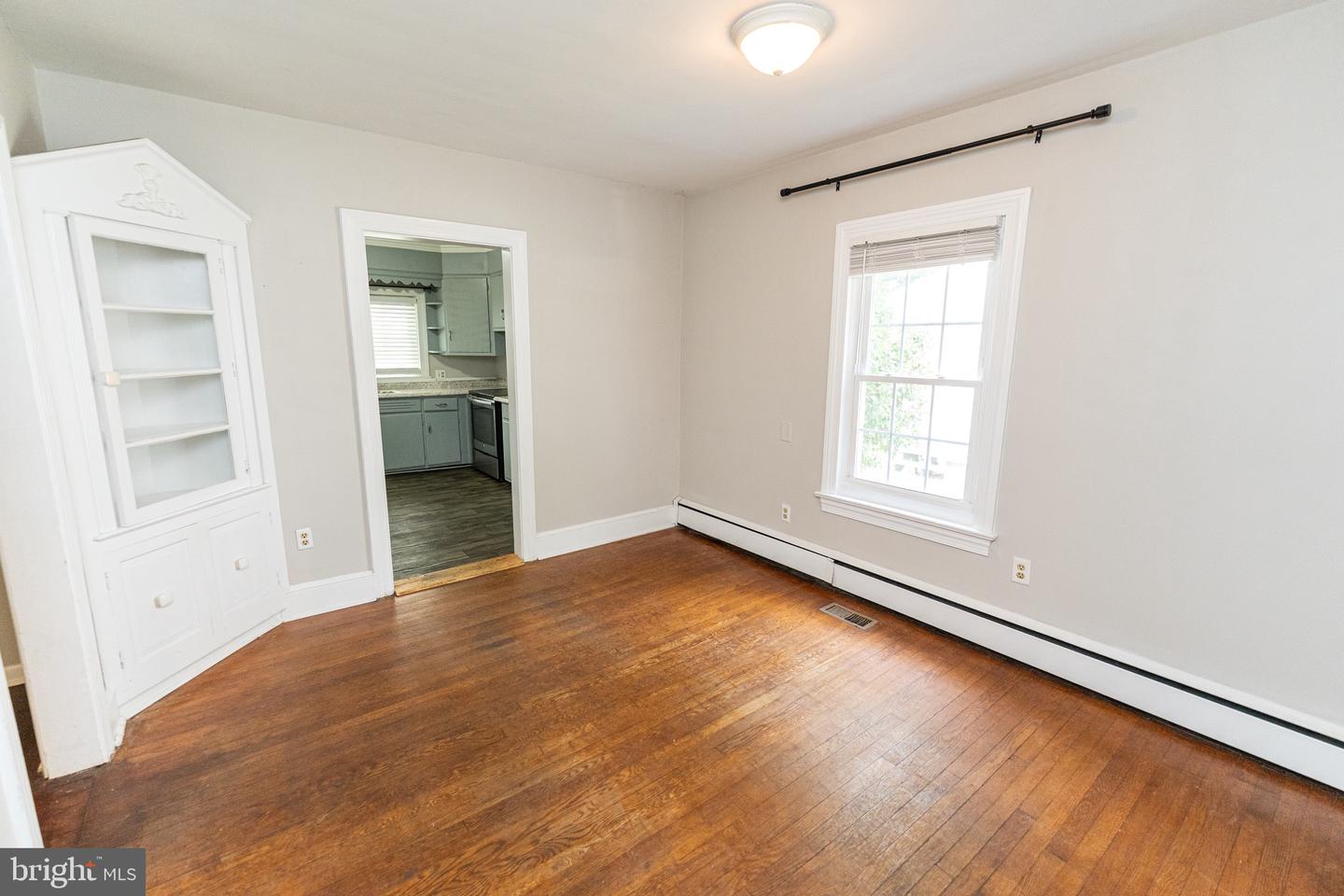 1109 N Division St Property Photo 17