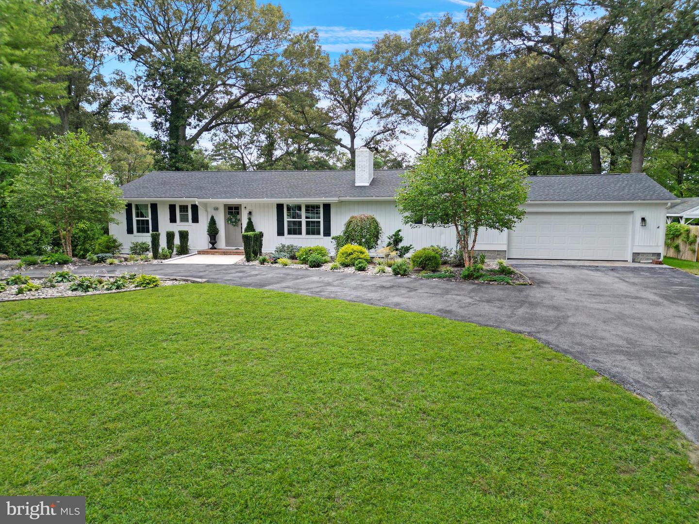 120 Lakeview Dr Property Photo 1