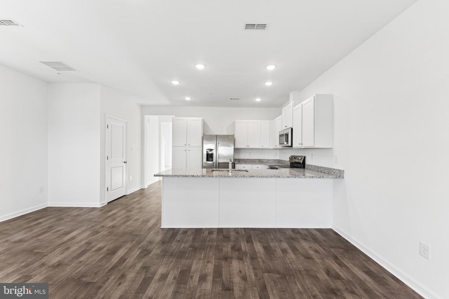 313 Clement Loop Property Photo 4