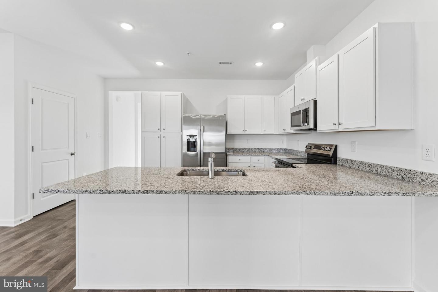 313 Clement Loop Property Photo 5