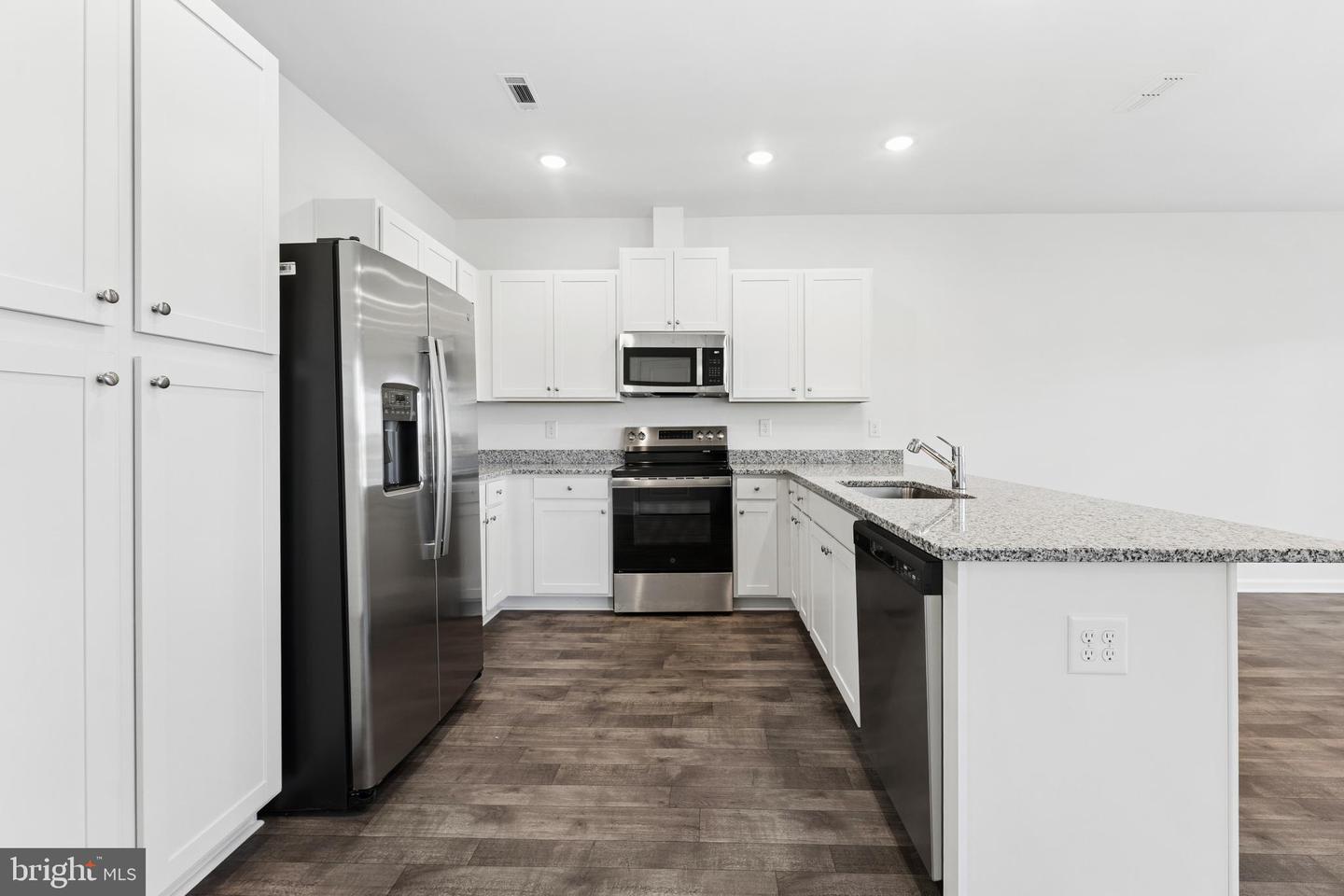 313 Clement Loop Property Photo 6