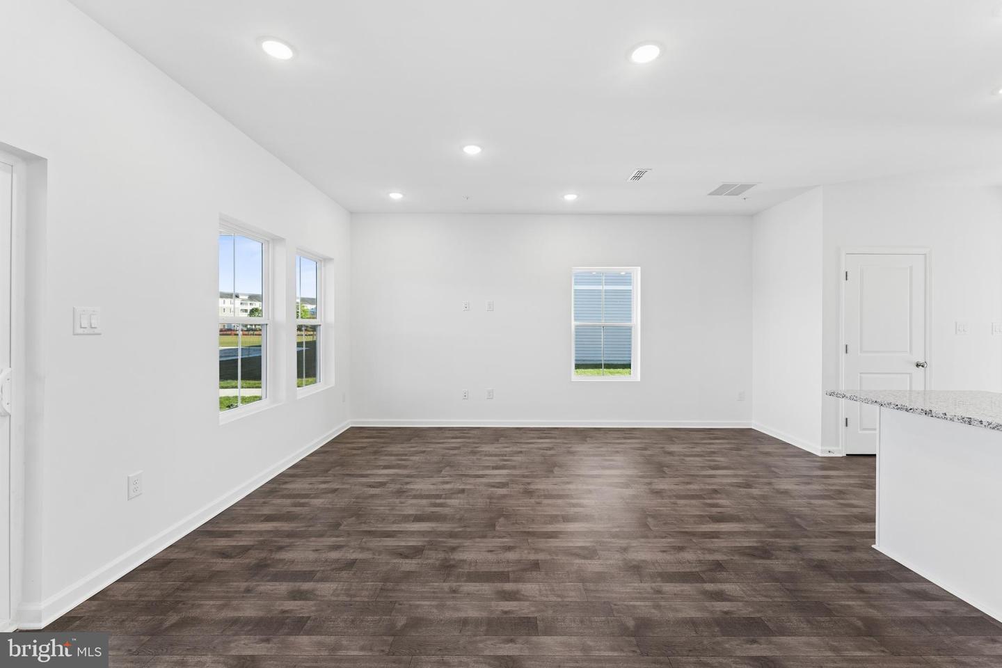 313 Clement Loop Property Photo 8