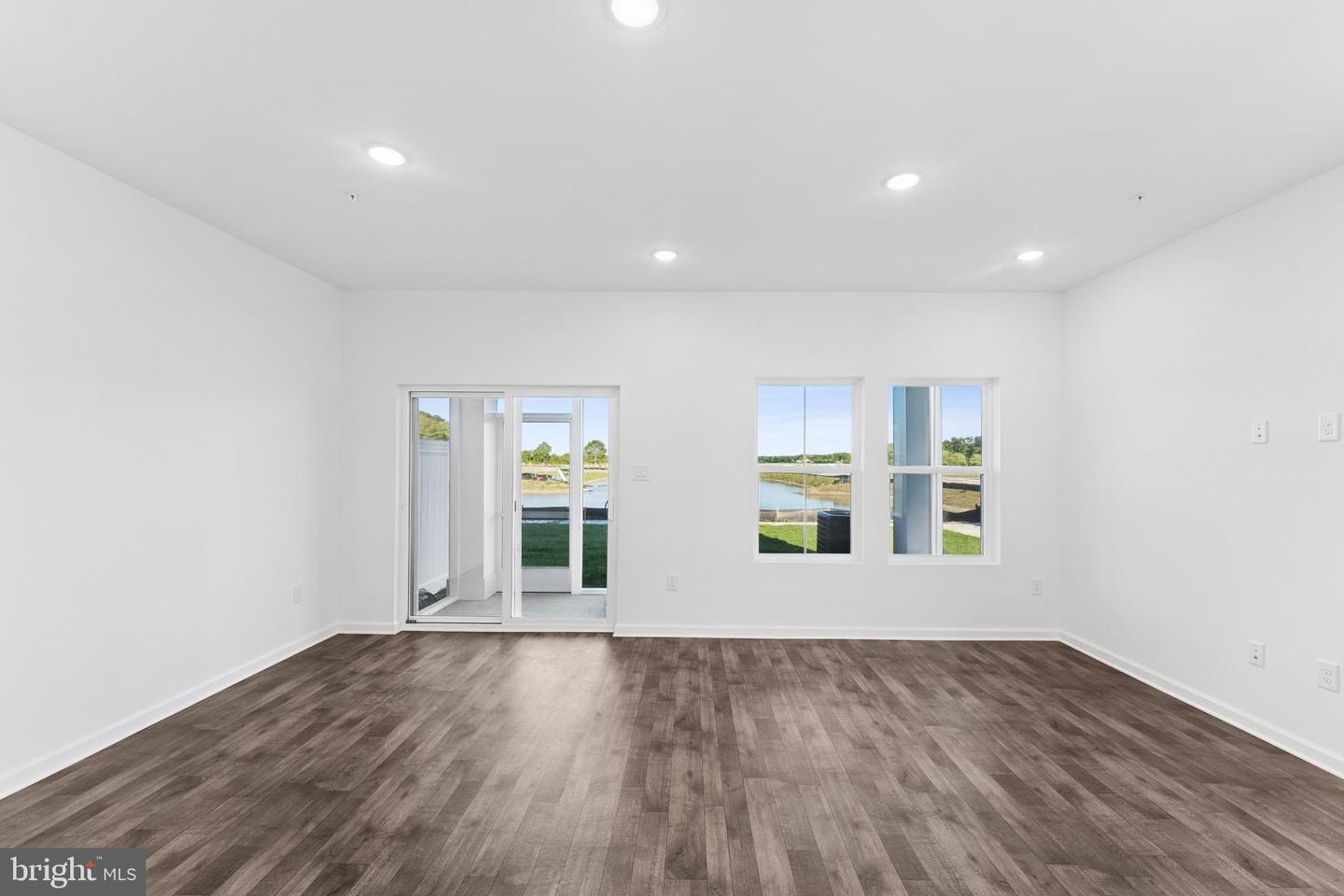 313 Clement Loop Property Photo 9