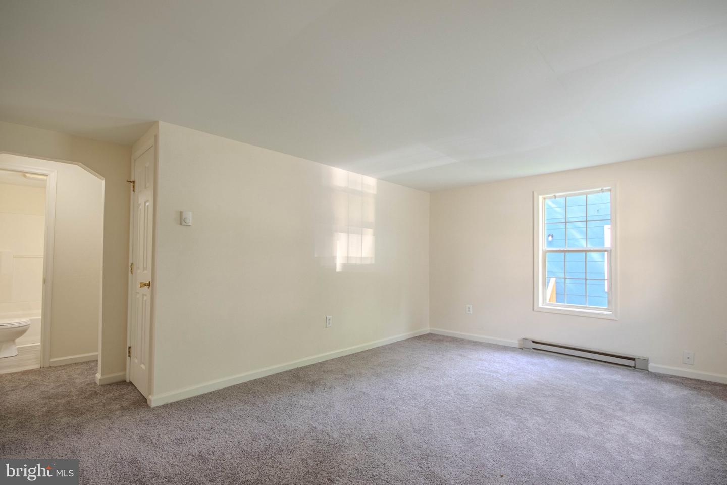 403 Newton Ter Property Photo 4