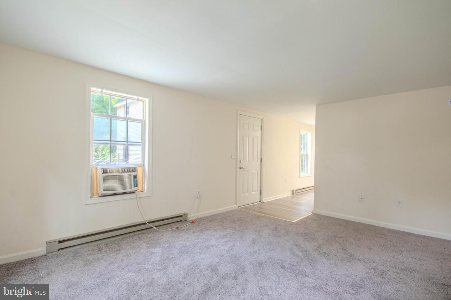 403 Newton Ter Property Photo 5