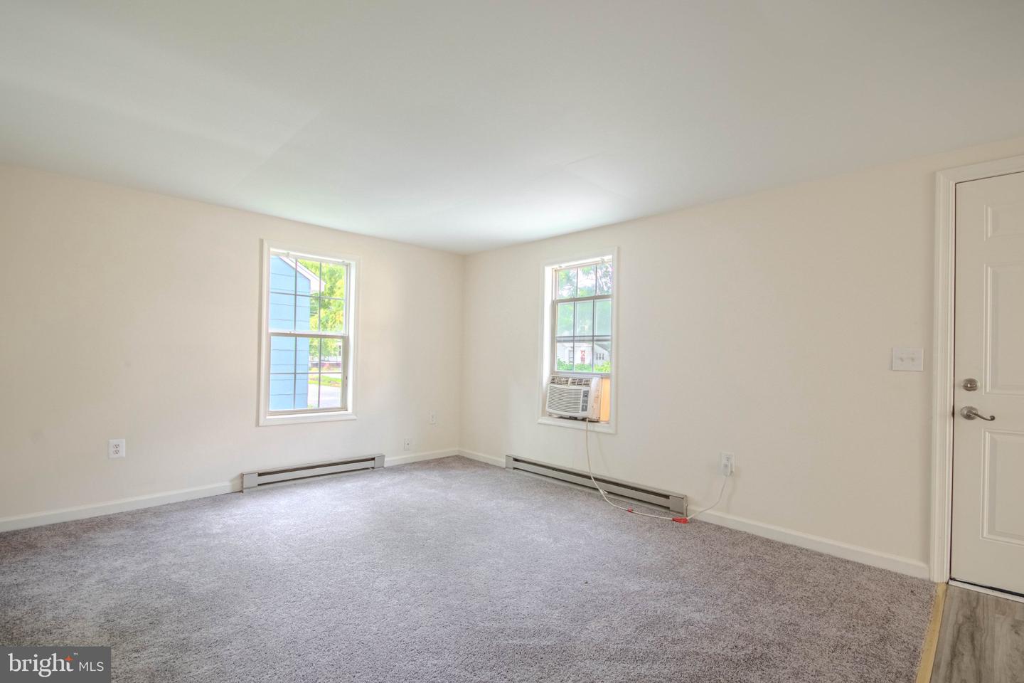 403 Newton Ter Property Photo 6