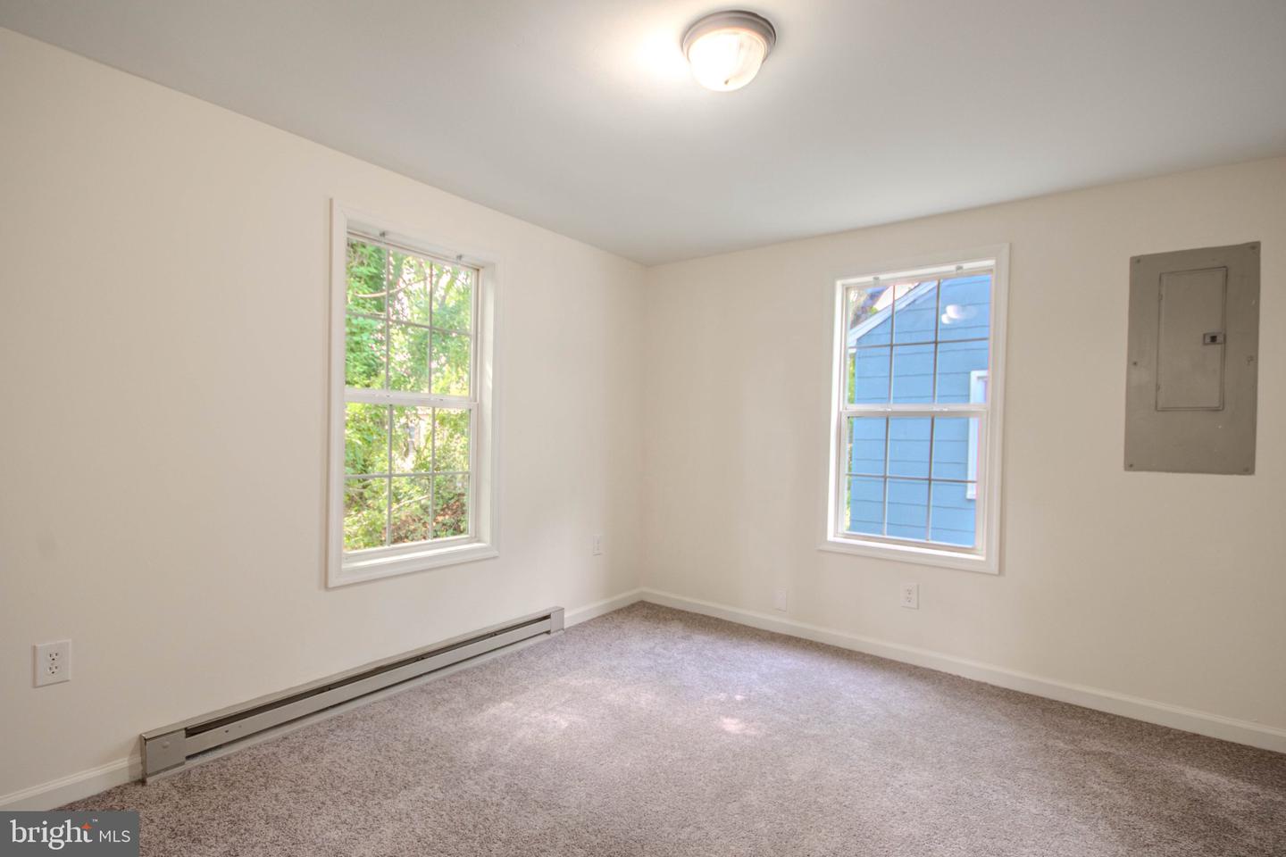 403 Newton Ter Property Photo 10