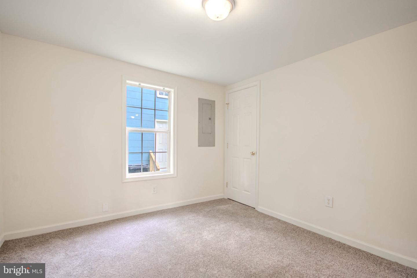 403 Newton Ter Property Photo 11