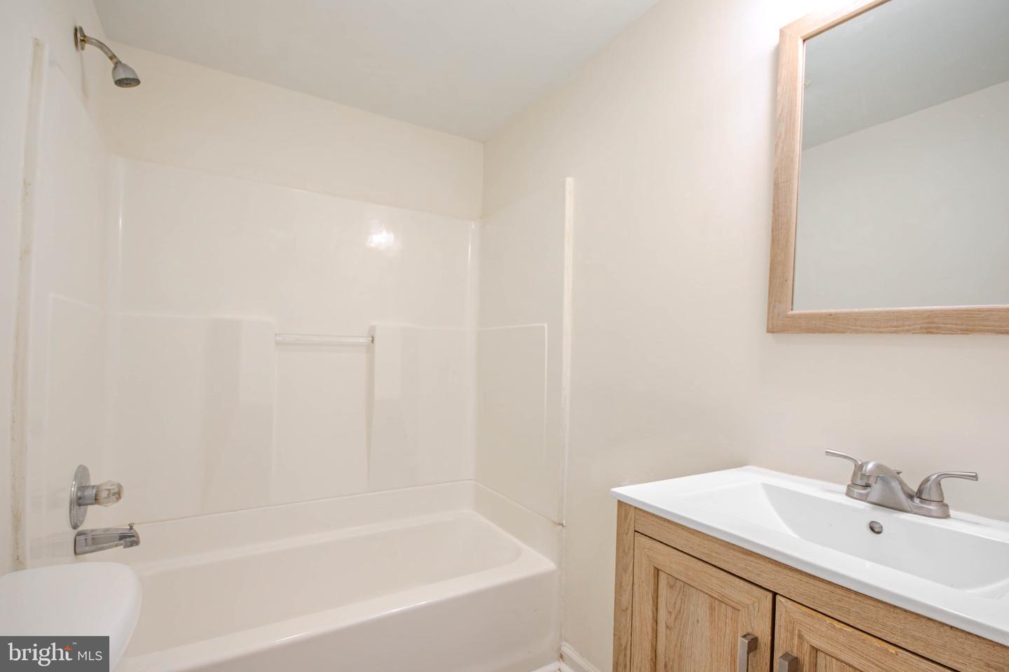 403 Newton Ter Property Photo 13
