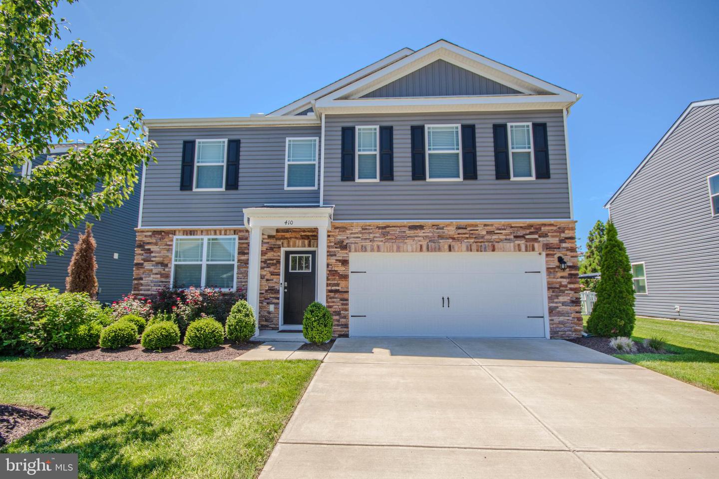 410 LENA LN