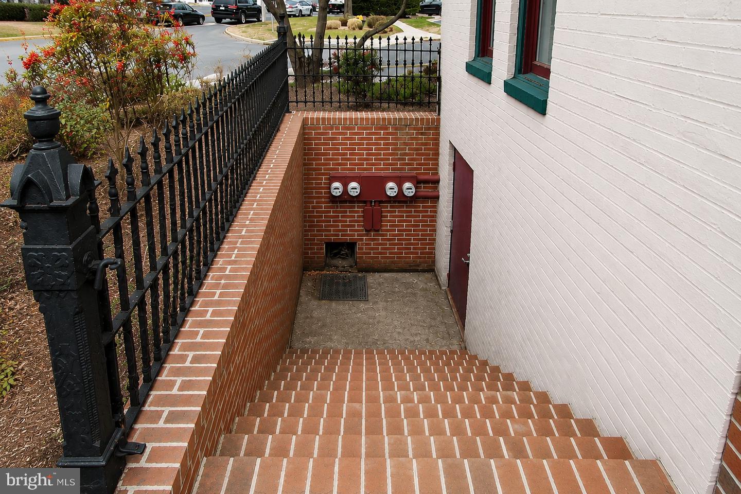 243 W Main St Property Photo 10