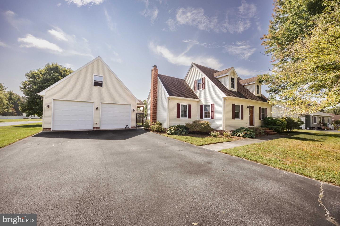 806 Brookmeade Ct Property Photo 1