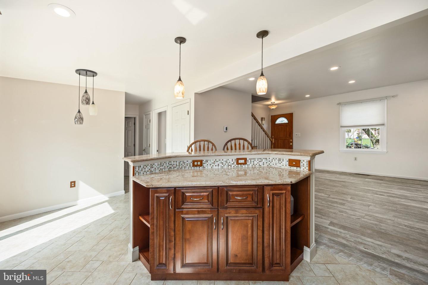 806 Brookmeade Ct Property Photo 7