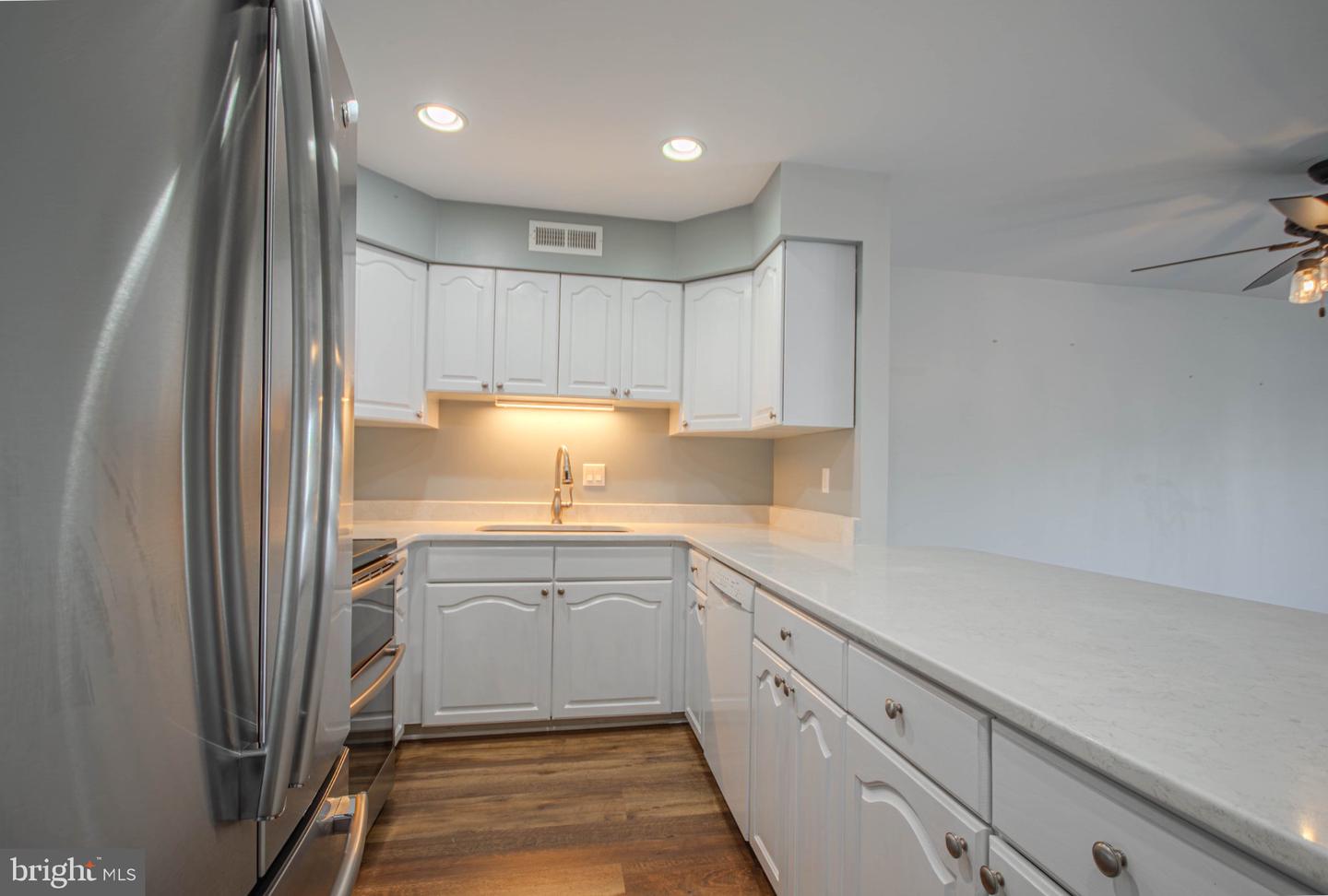 650 River Oak Ct #b-10 B Property Photo 11