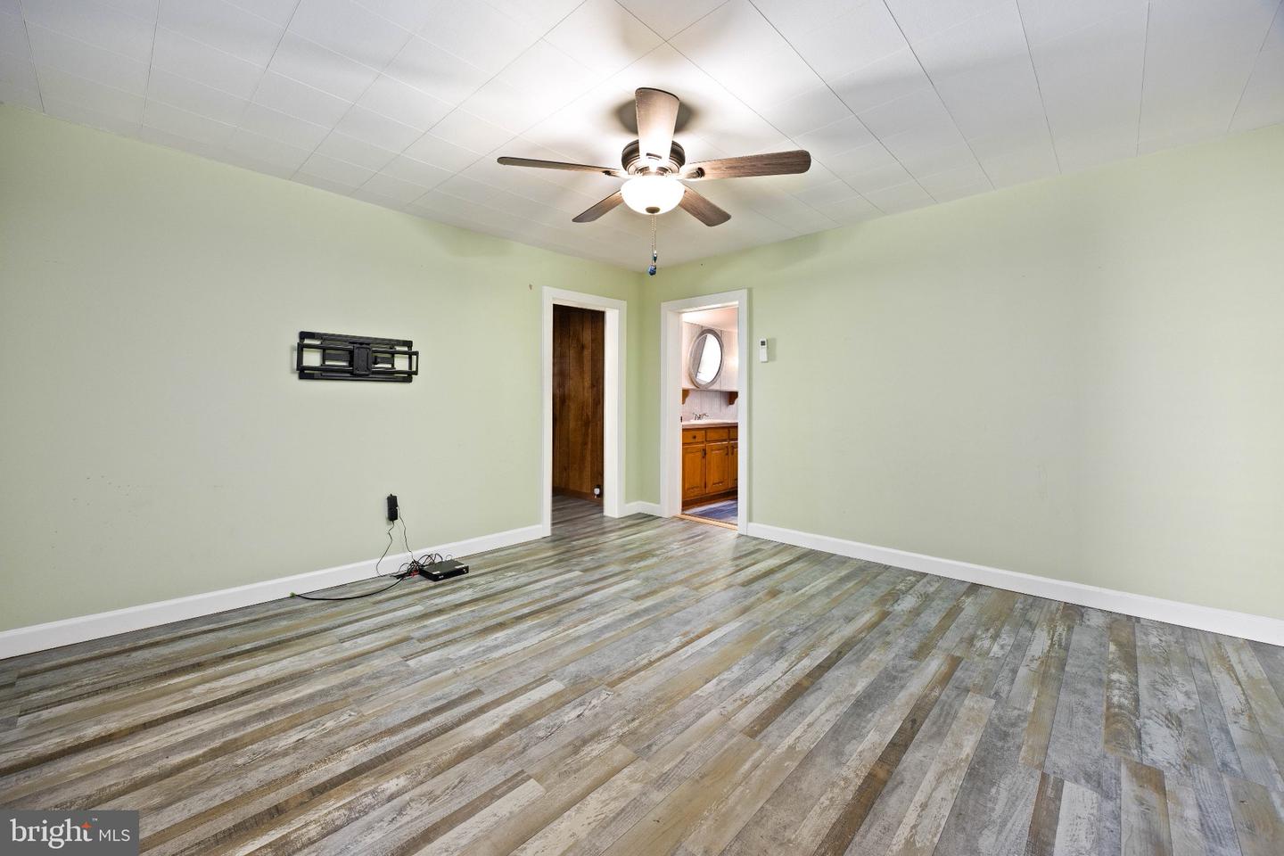 111 E Lillian St Property Photo 18