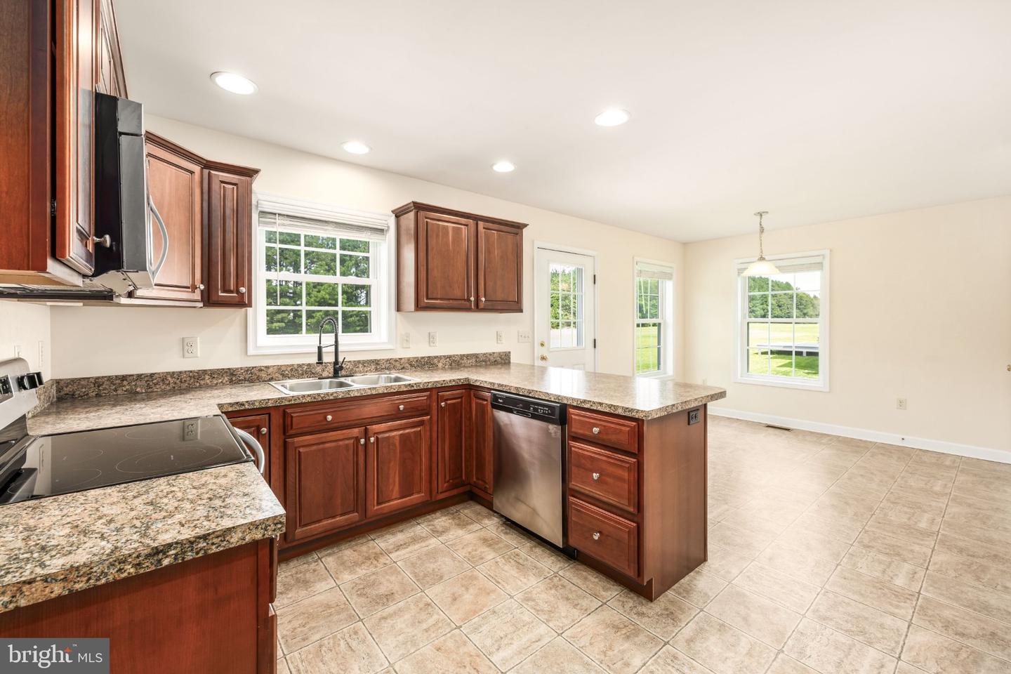 108 Glenbrooke Ct Property Photo 16
