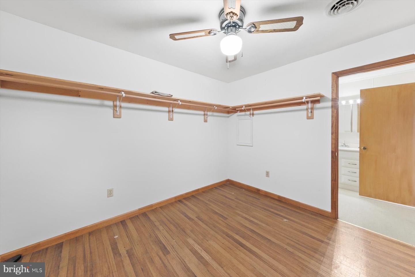 504 Swan Rd Property Photo 15