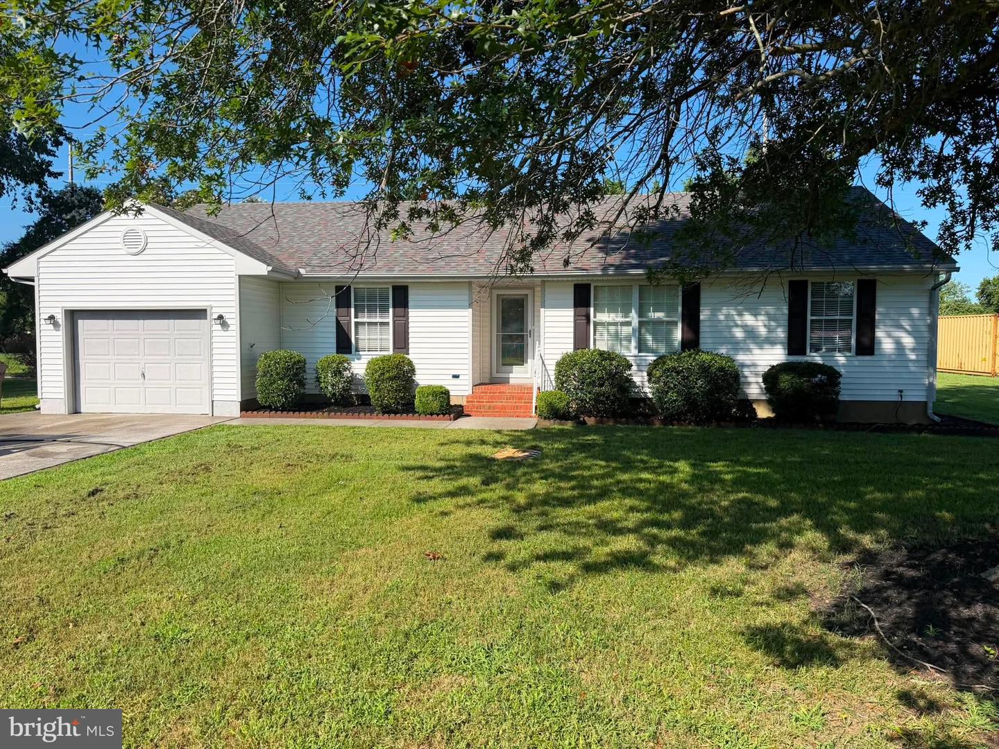 206 EVERGLADE DR