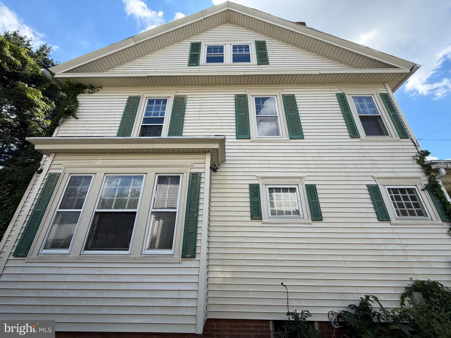 217 W Philadelphia Ave Property Photo 3