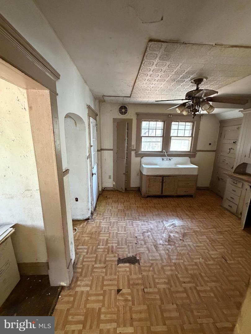 217 W Philadelphia Ave Property Photo 5