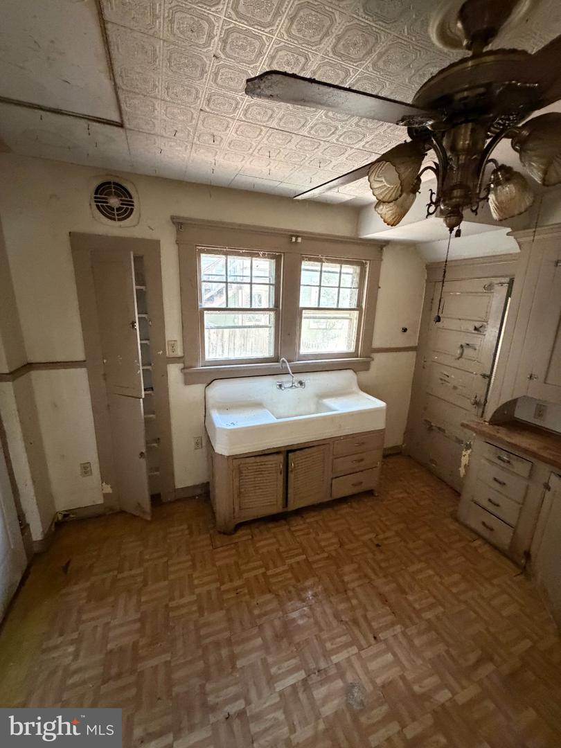 217 W Philadelphia Ave Property Photo 7