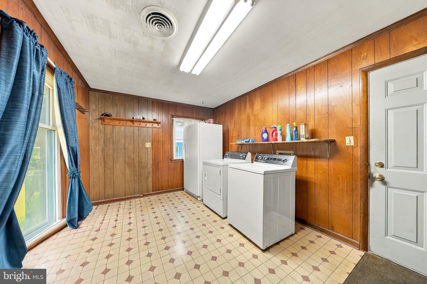500 Douglas Rd Property Photo 13