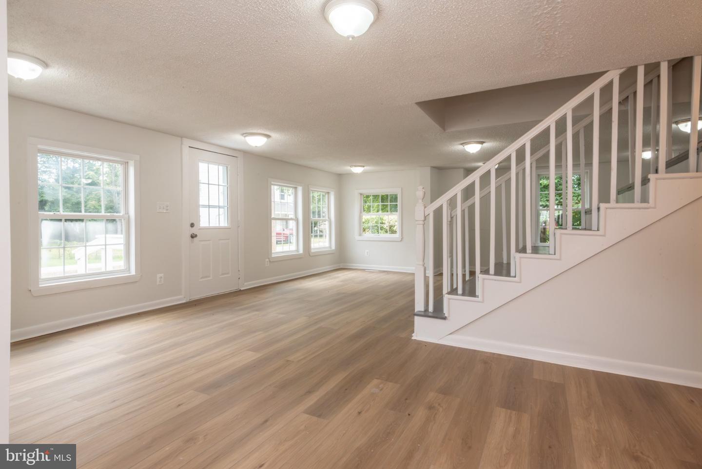 139 2nd St Property Photo 11