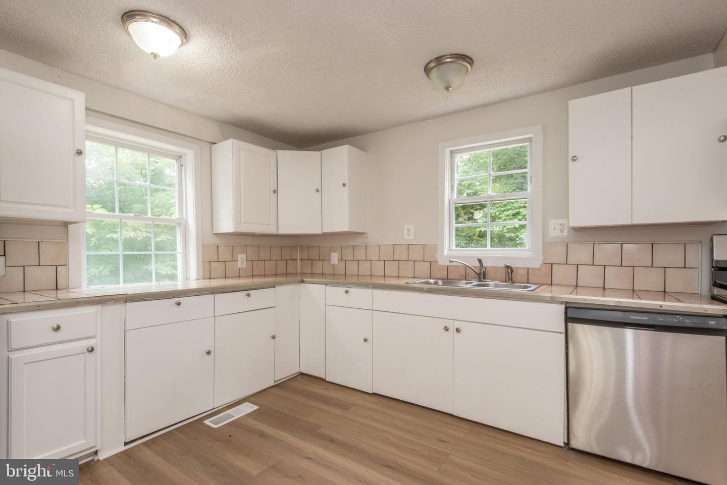 139 2nd St Property Photo 13